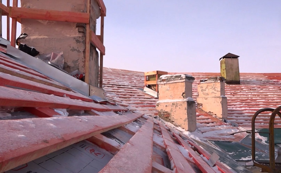 В Пензе ремонтируют крыши многоквартирных домов